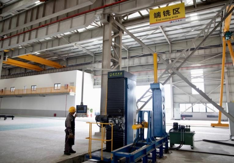 Beam end milling machine squaring the end of a fabricated steel section